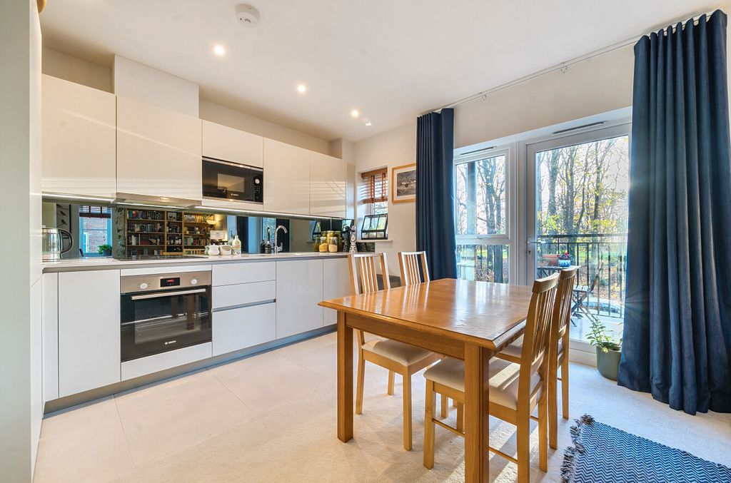Additional image 5 of 2 bed flat for saleAspen Road, High Wycombe, Buckinghamshire HP10