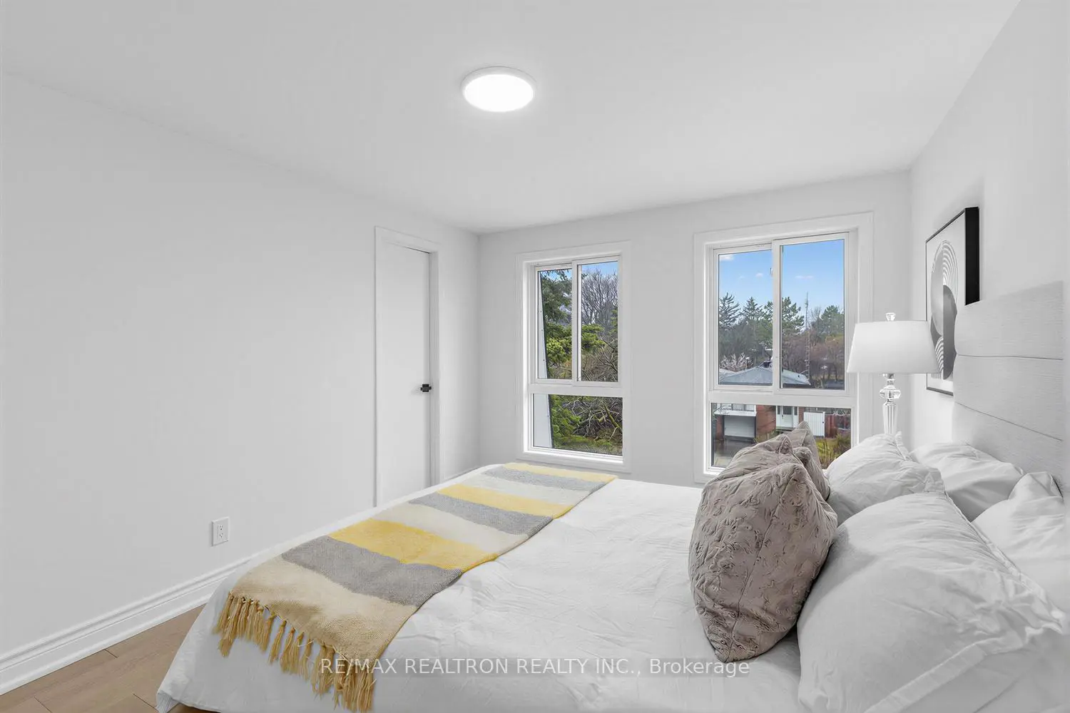 171 Sexton Crescent photo 3