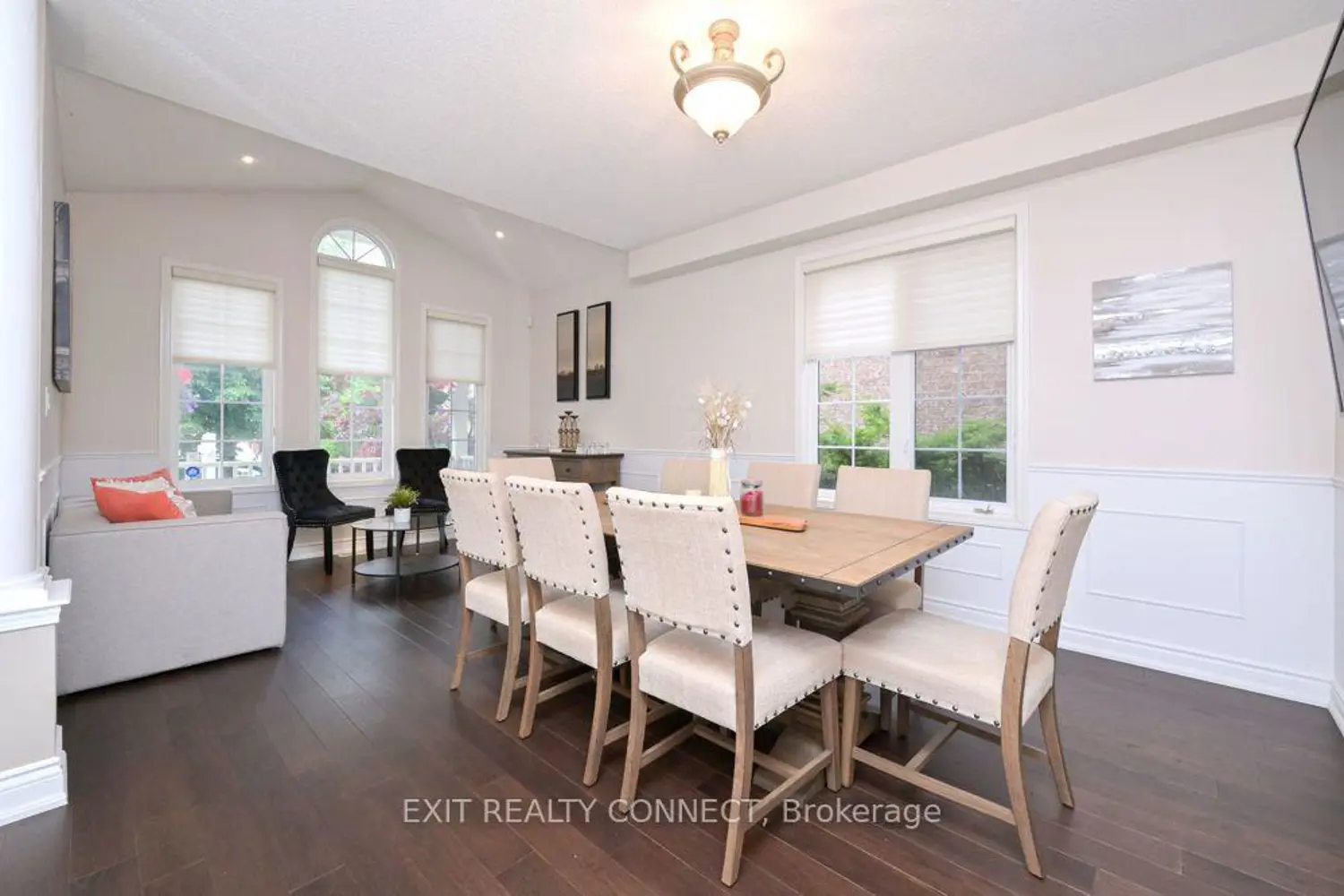 835 Chambers Place photo 3