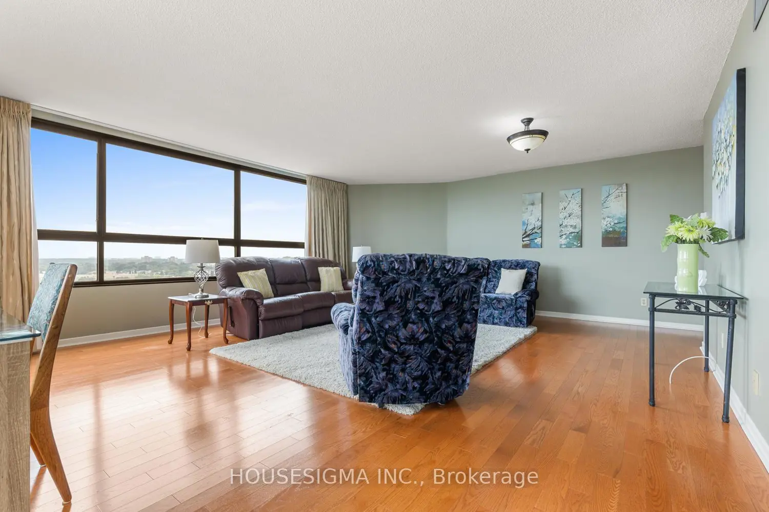 1300 Bloor Street 2010 photo 5