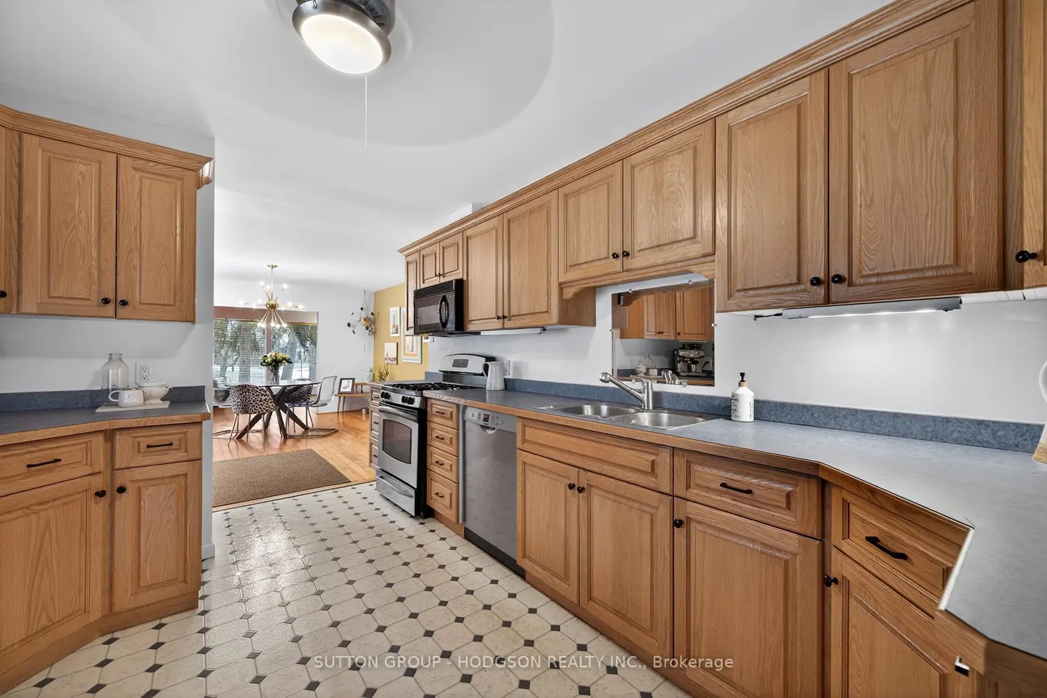 396 Averill Gate photo 5