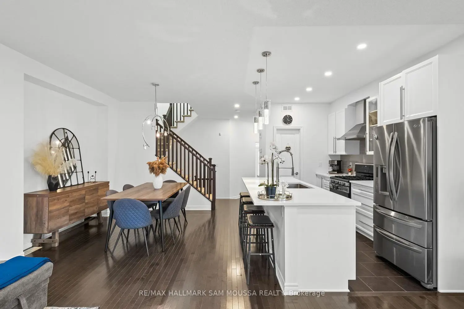 185 Flat Sedge Crescent photo 4
