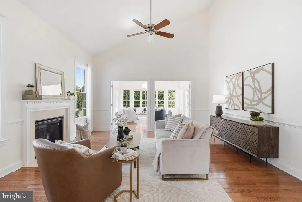 22909 N Brown Square, Ashburn, VA 20148 photo 4