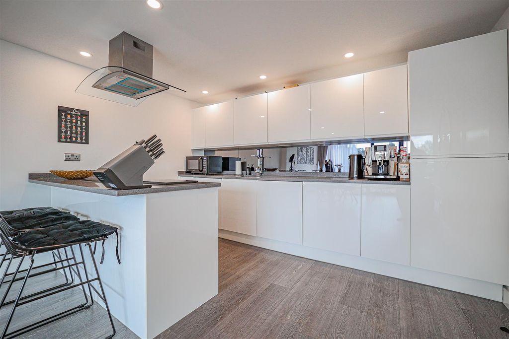 Additional image 8 of 3 bed flat for saleWaterhouse Street, Hemel Hempstead HP1