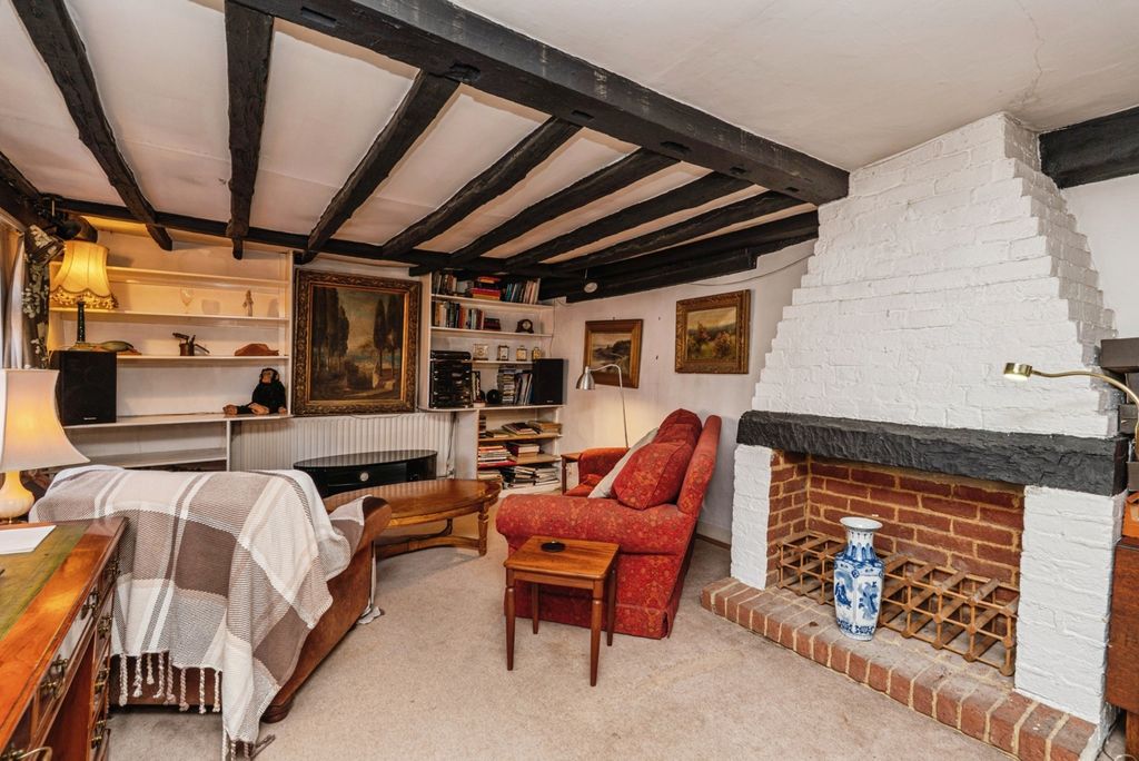 Additional image 2 of 2 bed flat for salePetworth Road, Haslemere, Surrey GU27
