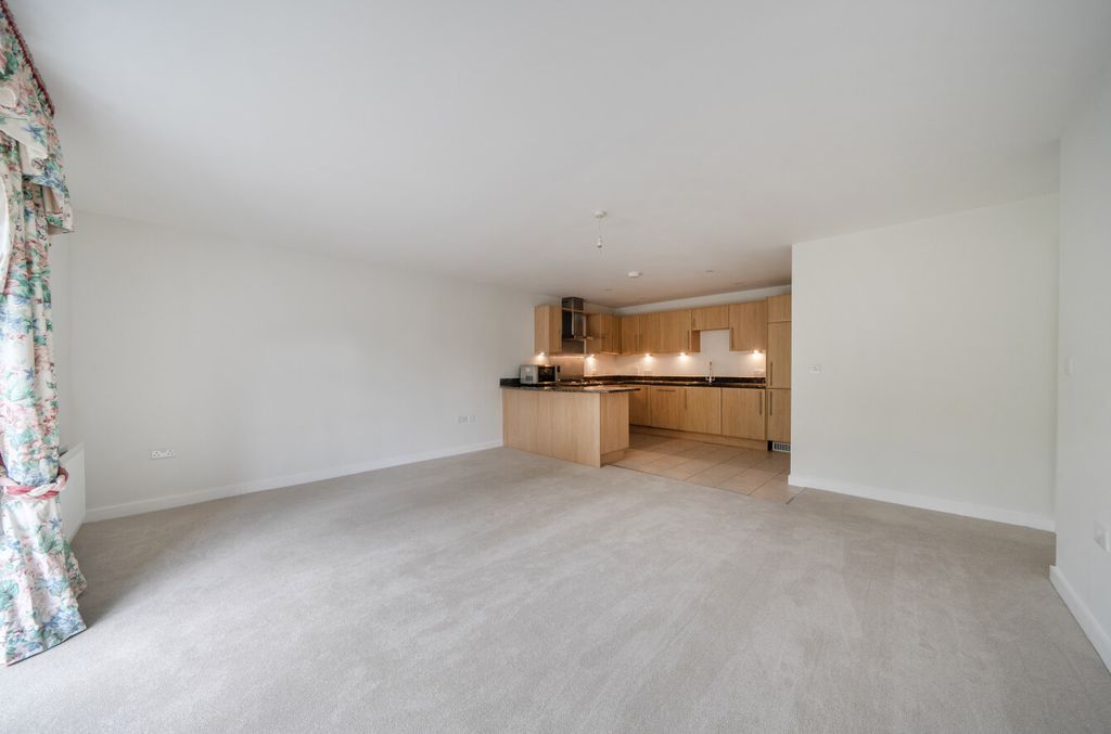Additional image 8 of 2 bed flat for saleBeacon Crescent, Hindhead, Surrey GU26
