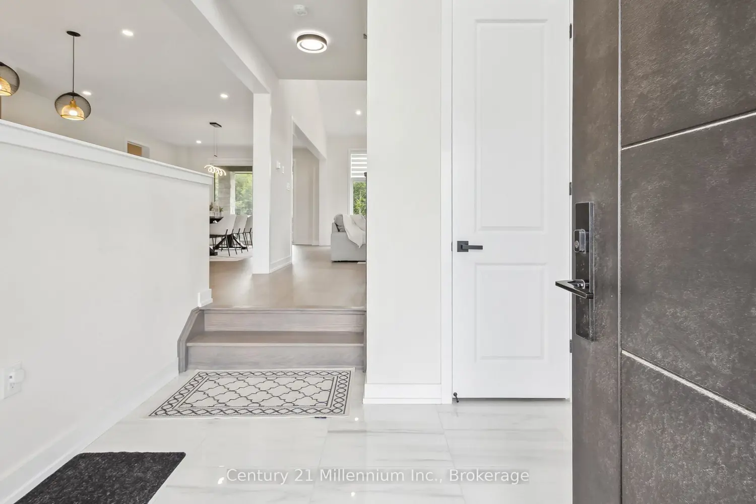 125 Stoneleigh Drive photo 2