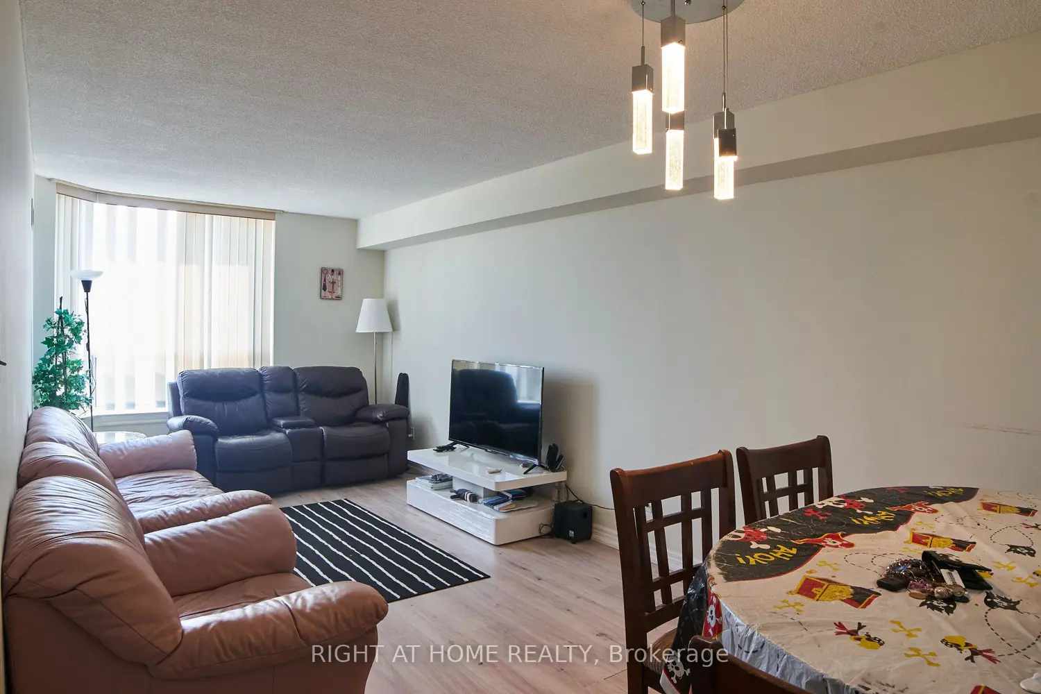 1700 Eglinton Avenue 609
