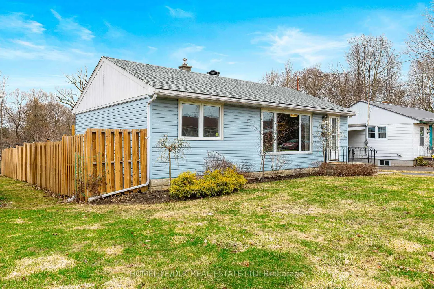 82 Brookview Crescent photo 2