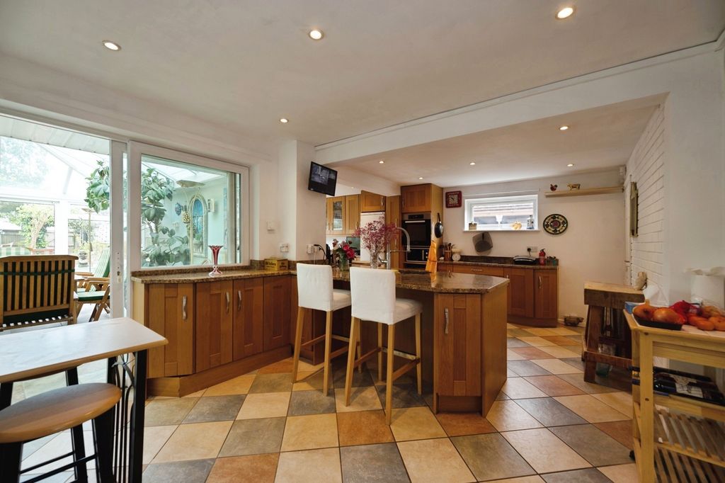 Additional image 18 of 4 bed detached house for saleWittering Road, Hayling Island, Hampshire PO11