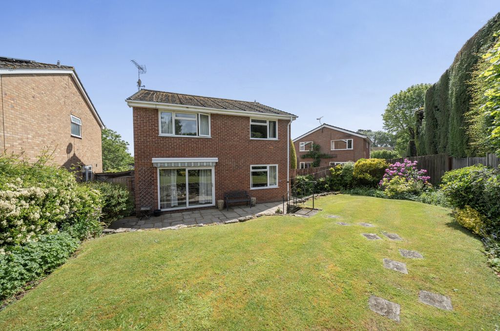 Additional image 6 of 4 bed detached house for saleThe Spinney, Hook, Hampshire RG27