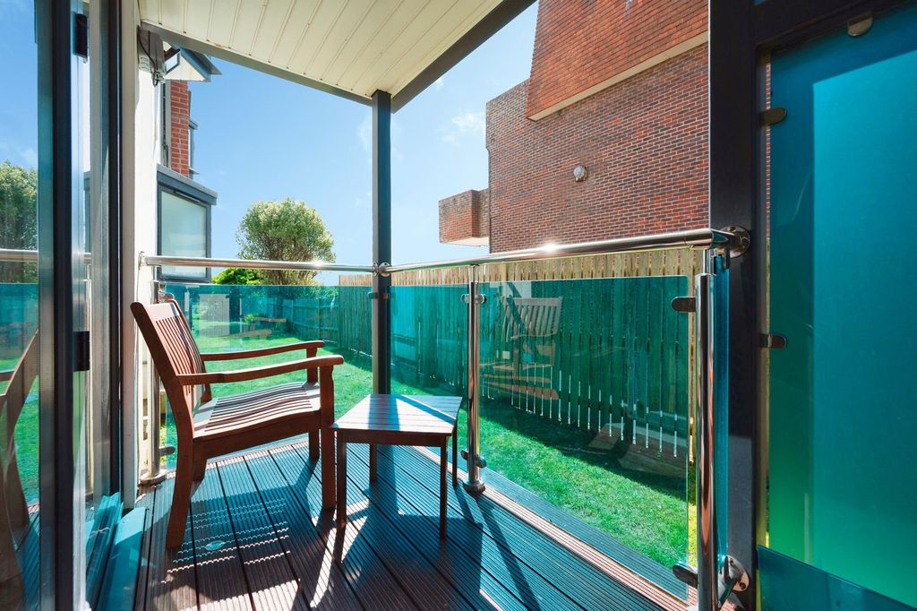 Additional image 6 of 2 bed flat for saleChannel House, 386 Sea Front, Hayling Island, Hampshire PO11