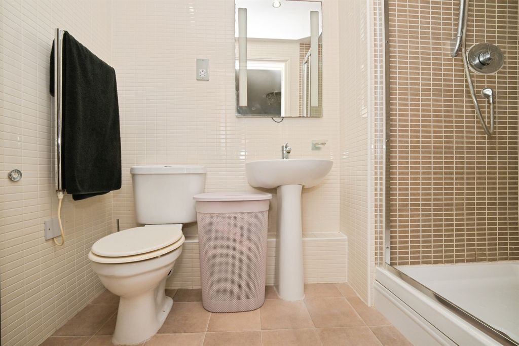 Additional image 9 of 2 bed flat for saleWaterfall Close, Hoddesdon EN11
