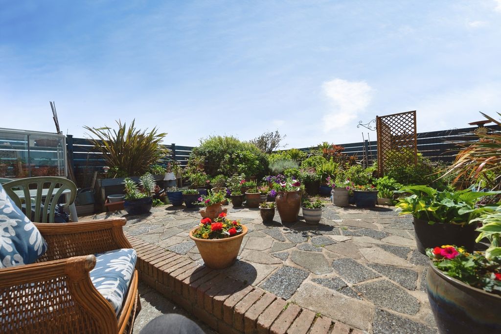 Additional image 11 of 2 bed flat for saleSouthwood Road, Hayling Island, Hampshire PO11