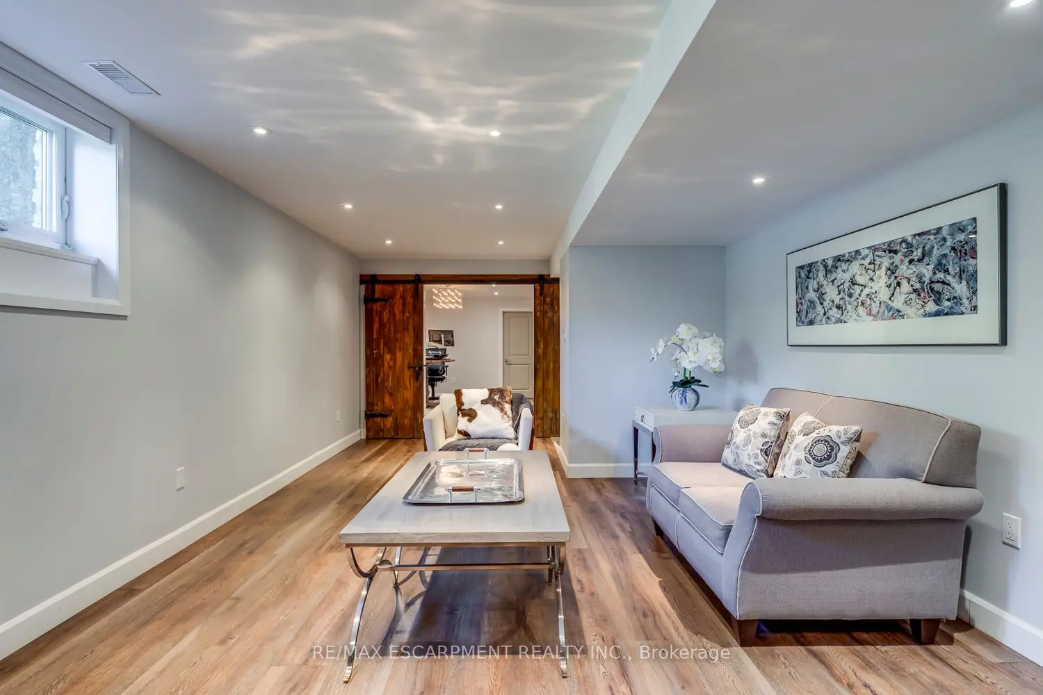 4306 Lakeshore Road photo 3