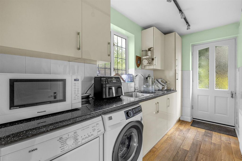 Additional image 8 of 5 bed detached house for saleMarlow Hill, High Wycombe HP11