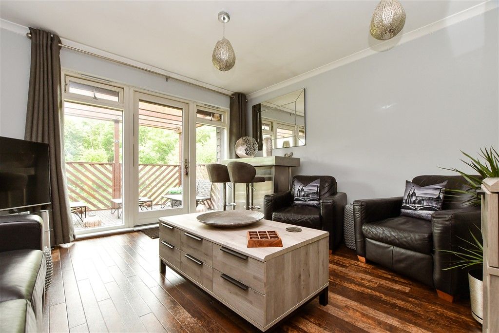 2 bed maisonette for saleWhitmore Way, Horley, Surrey RH6