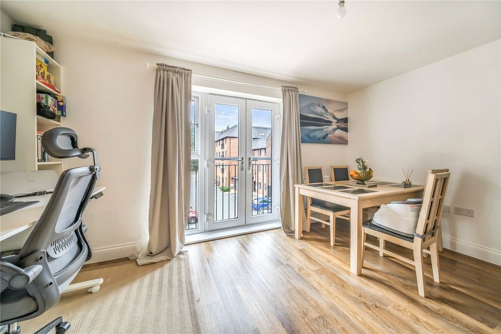 Additional image 7 of 2 bed flat for saleCarter Court, Hook, Hampshire RG27