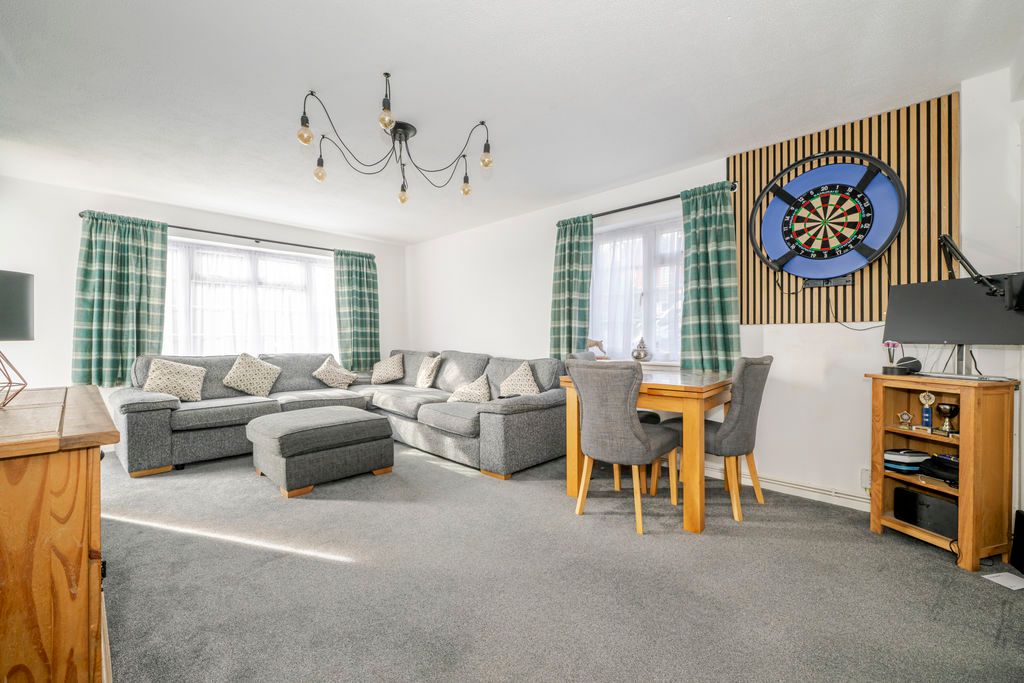 2 bed flat for saleMutton Hall Hill, Heathfield TN21 photo 2