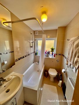 Golden Manor, Hanwell W7