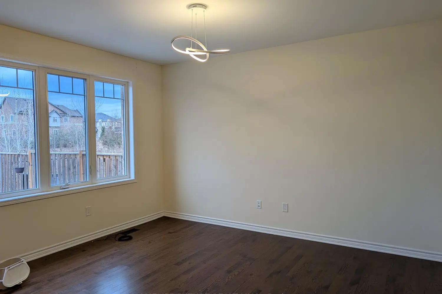 1574 Clitherow Street photo 4