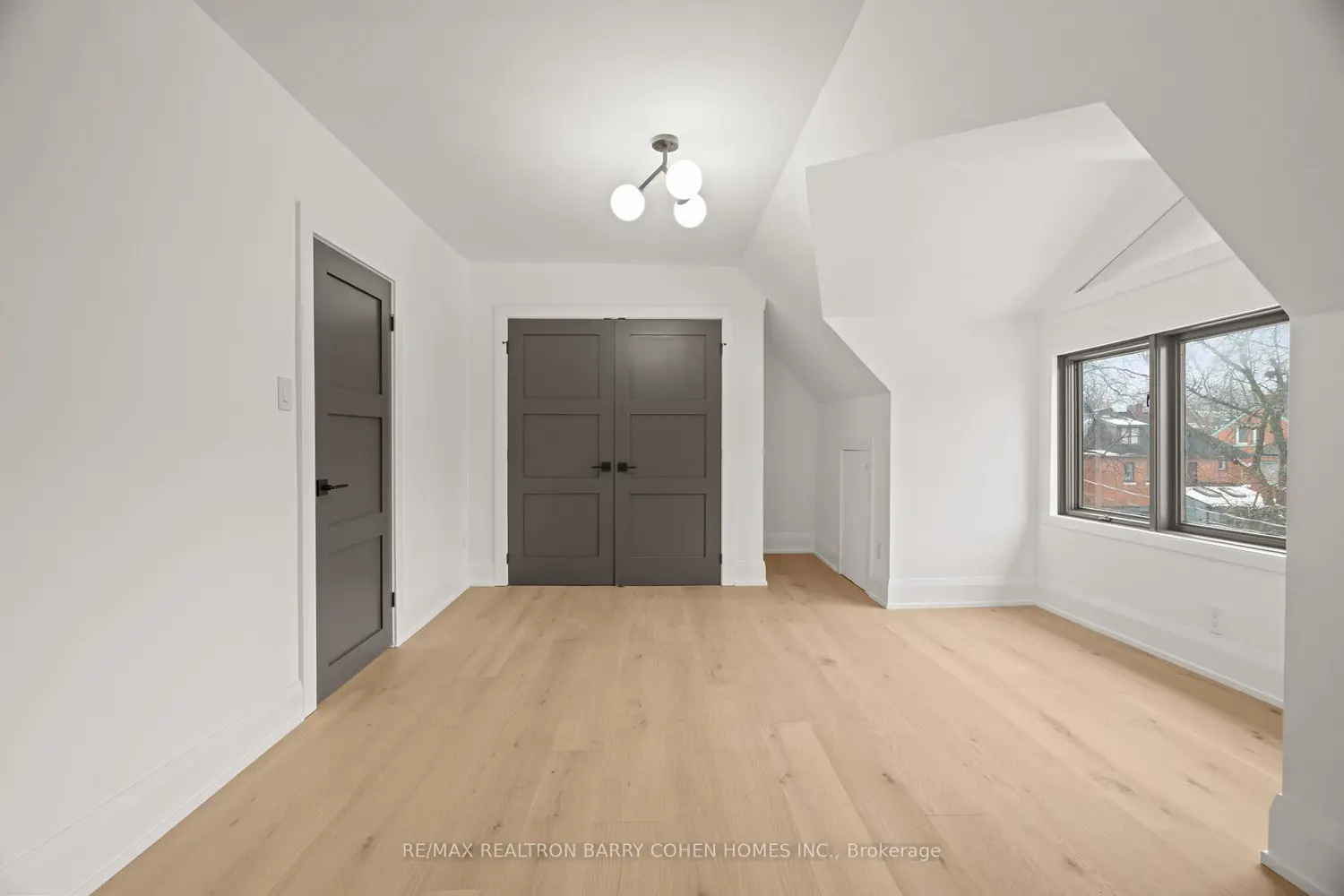 Additional image 16 of 231 Macpherson Avenue