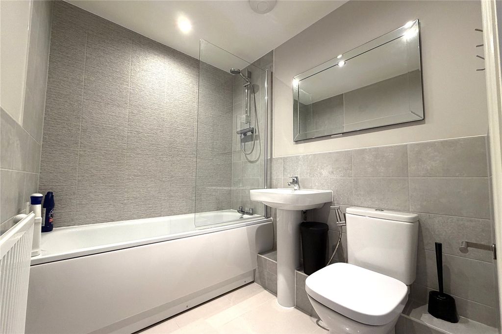 Additional image 8 of 2 bed flat for saleCarter Court, Hook, Hampshire RG27