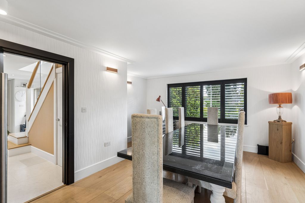 Additional image 11 of 4 bed detached house for saleSt. Davids Close, Hemel Hempstead HP3