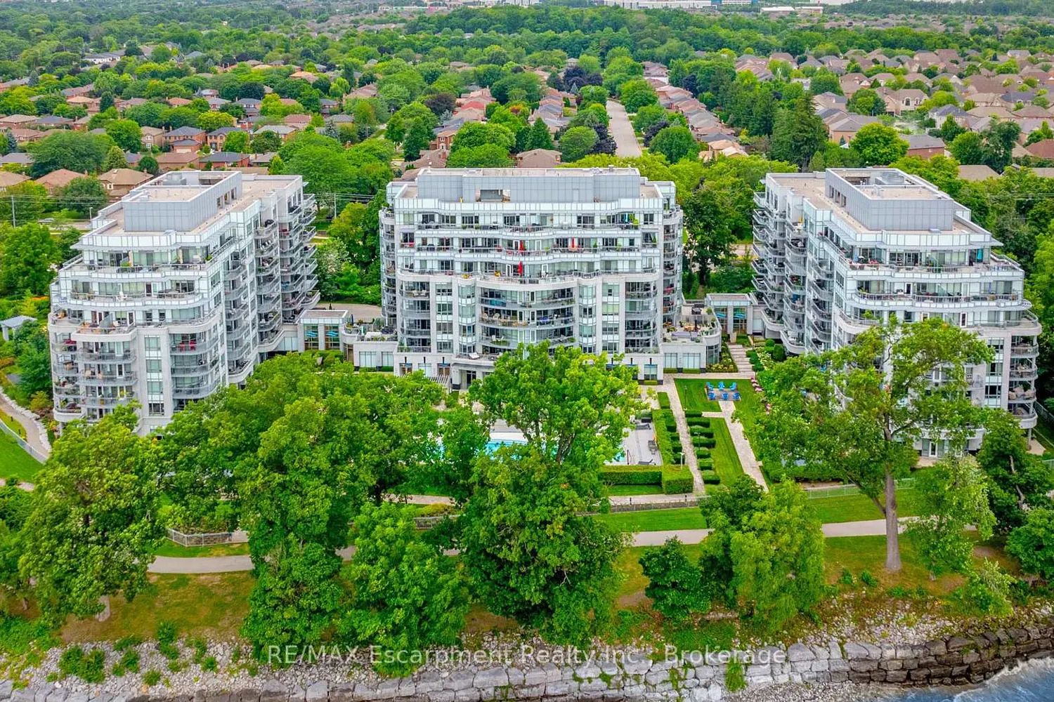 3500 Lakeshore Road 827