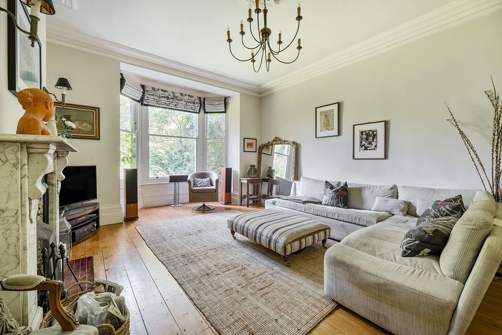 Additional image 5 of 4 bed detached house for saleKnox Road, Havant PO9