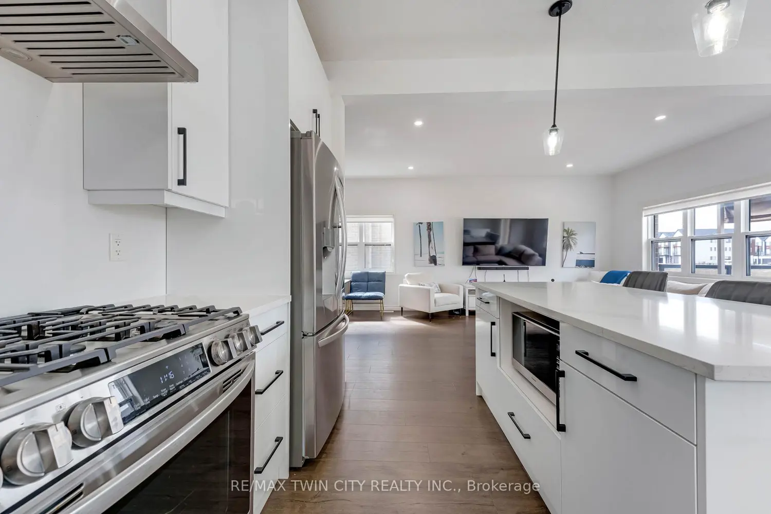 297 Middleton Avenue photo 4