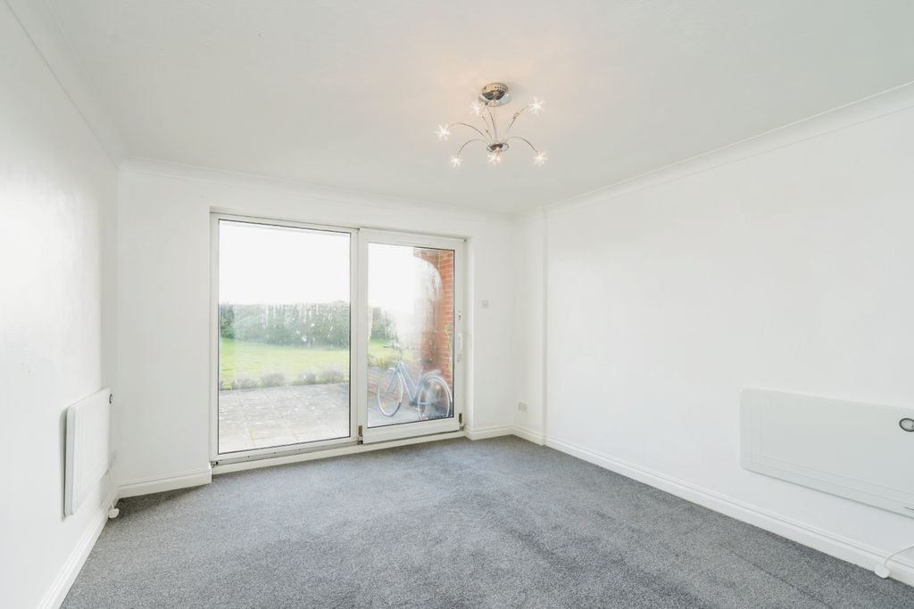 Additional image 10 of 1 bed flat for sale390 Sea Front, Hayling Island PO11