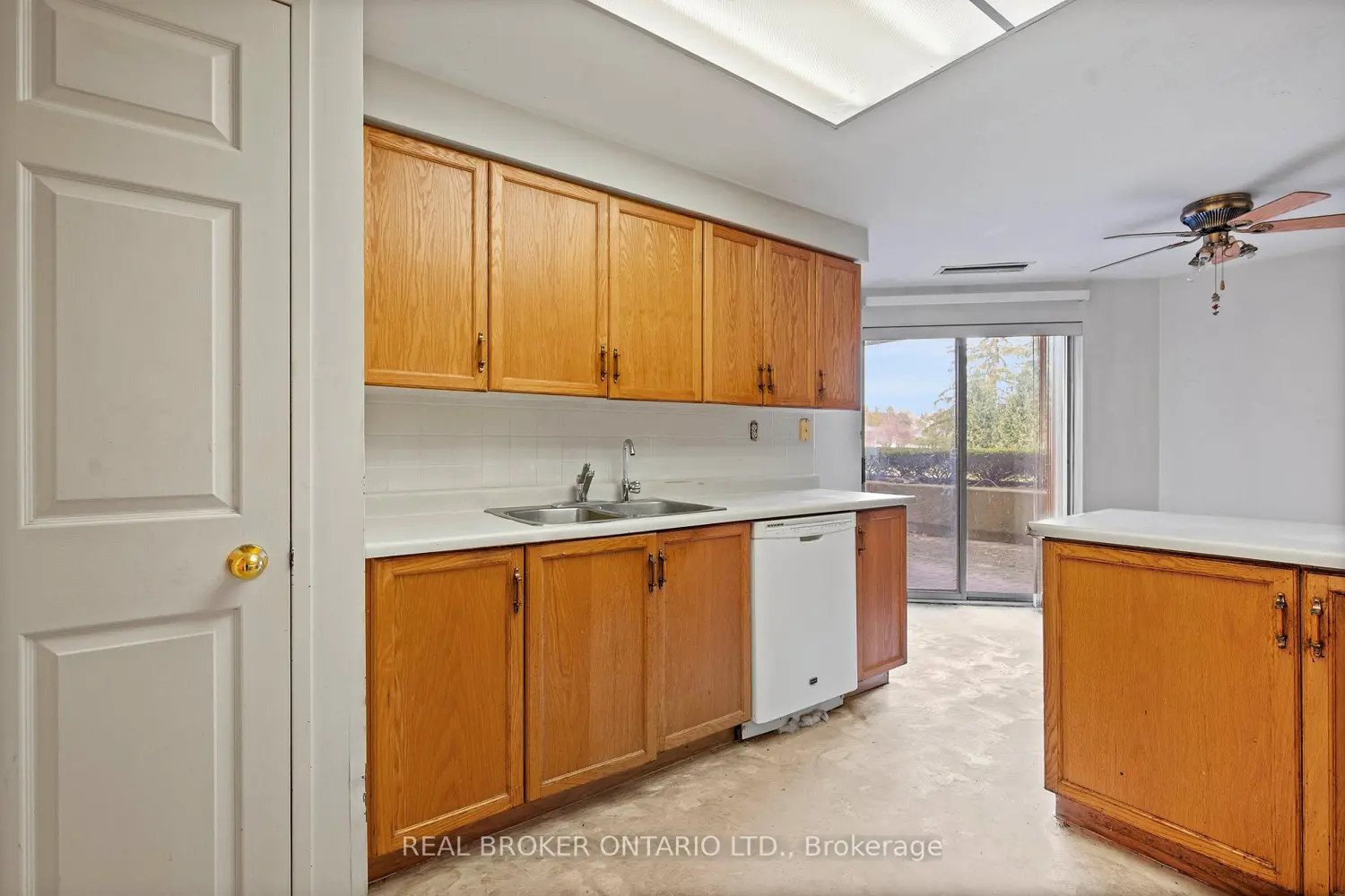 265 Westcourt Place 101 photo 4