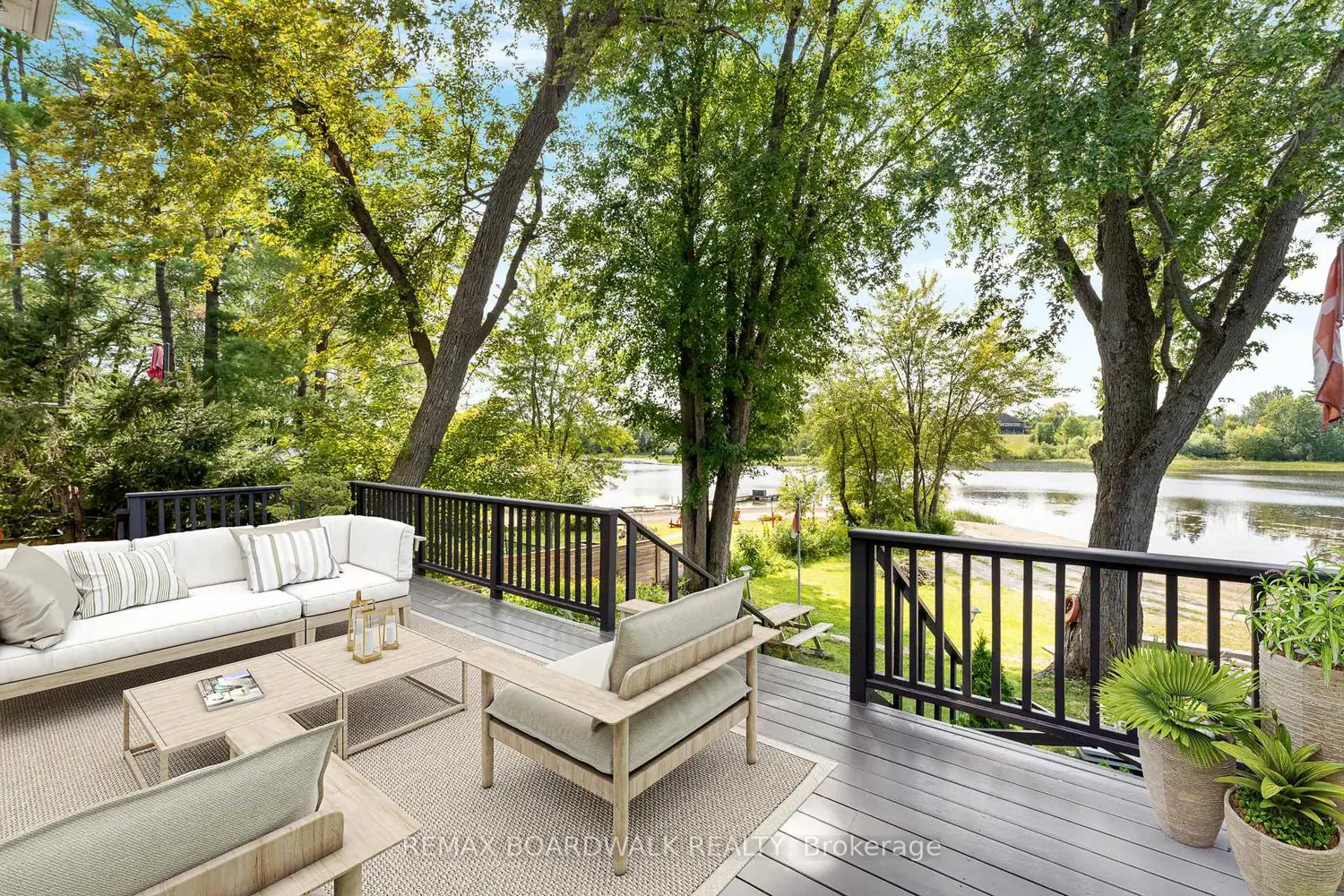 1278 Bayview Drive photo 3