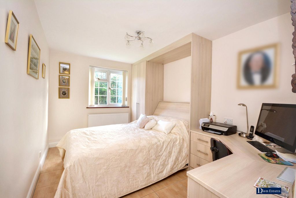 Additional image 6 of 2 bed flat for saleBuckingham Close, Emerson Park, Hornchurch RM11