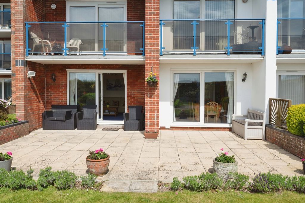 Additional image 8 of 3 bed flat for saleSea Front, Hayling Island, Hampshire PO11
