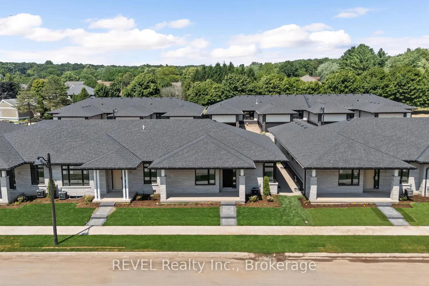 8 Accursi Crescent photo 2
