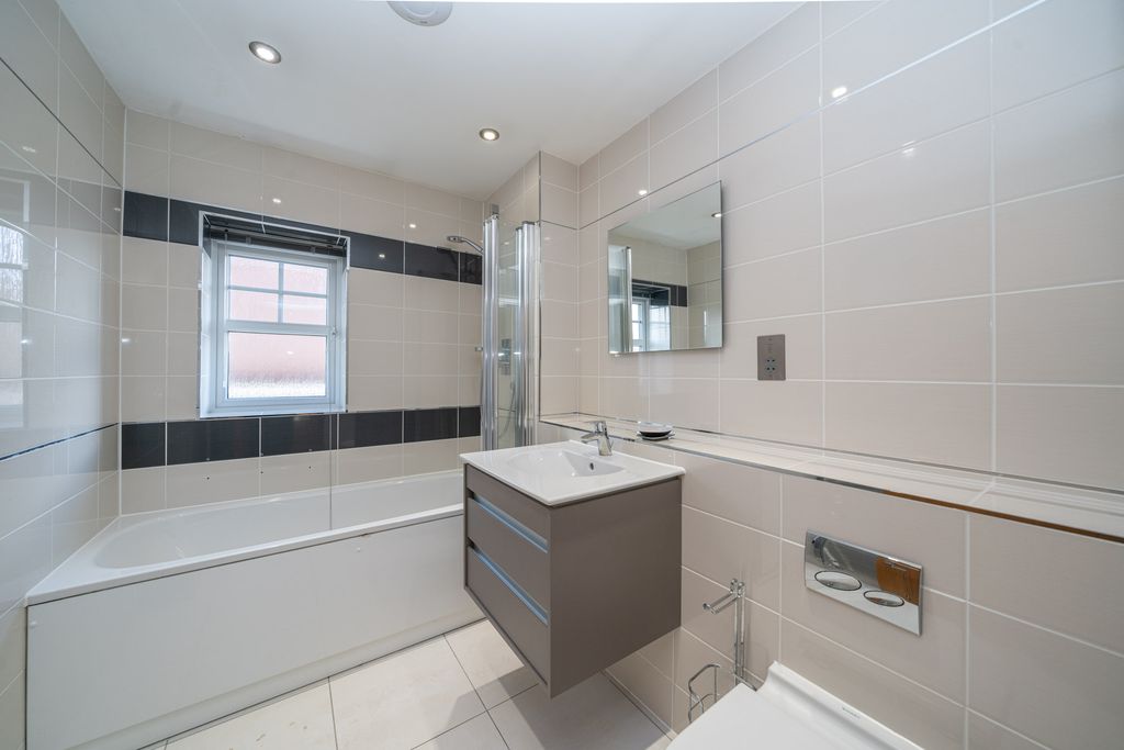 Additional image 10 of 4 bed detached house for saleOstlers Close, Hemel Hempstead, Hertfordshire HP3