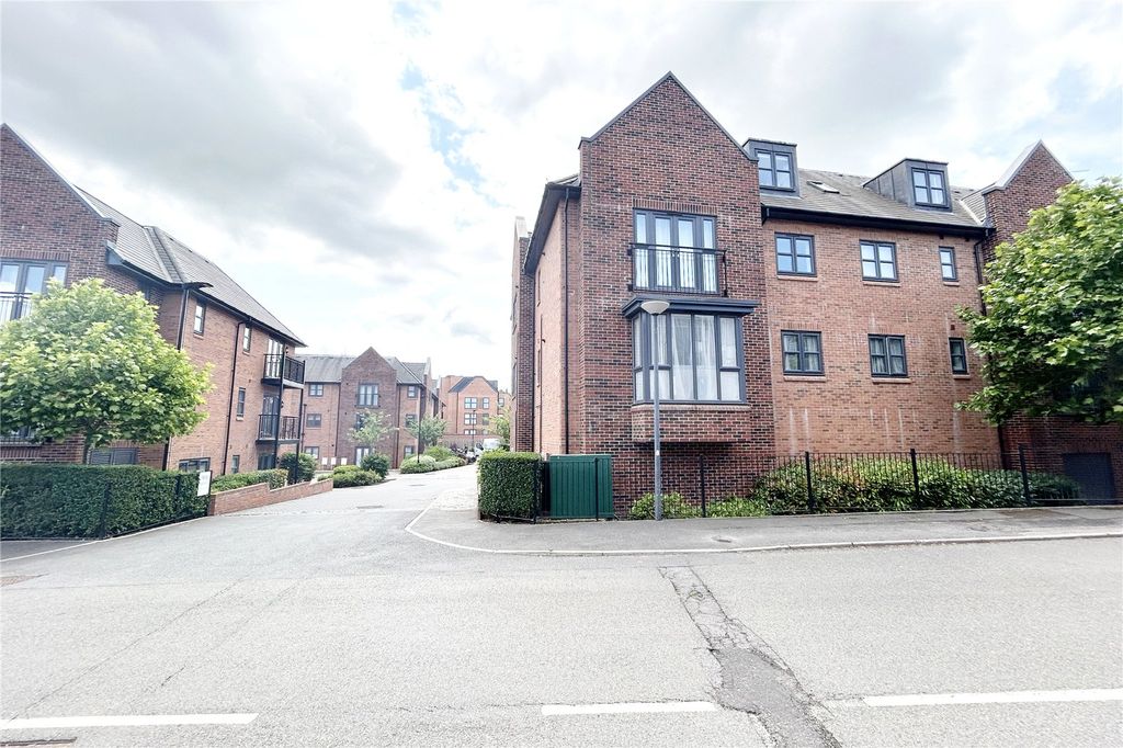 Additional image 12 of 2 bed flat for saleCarter Court, Hook, Hampshire RG27