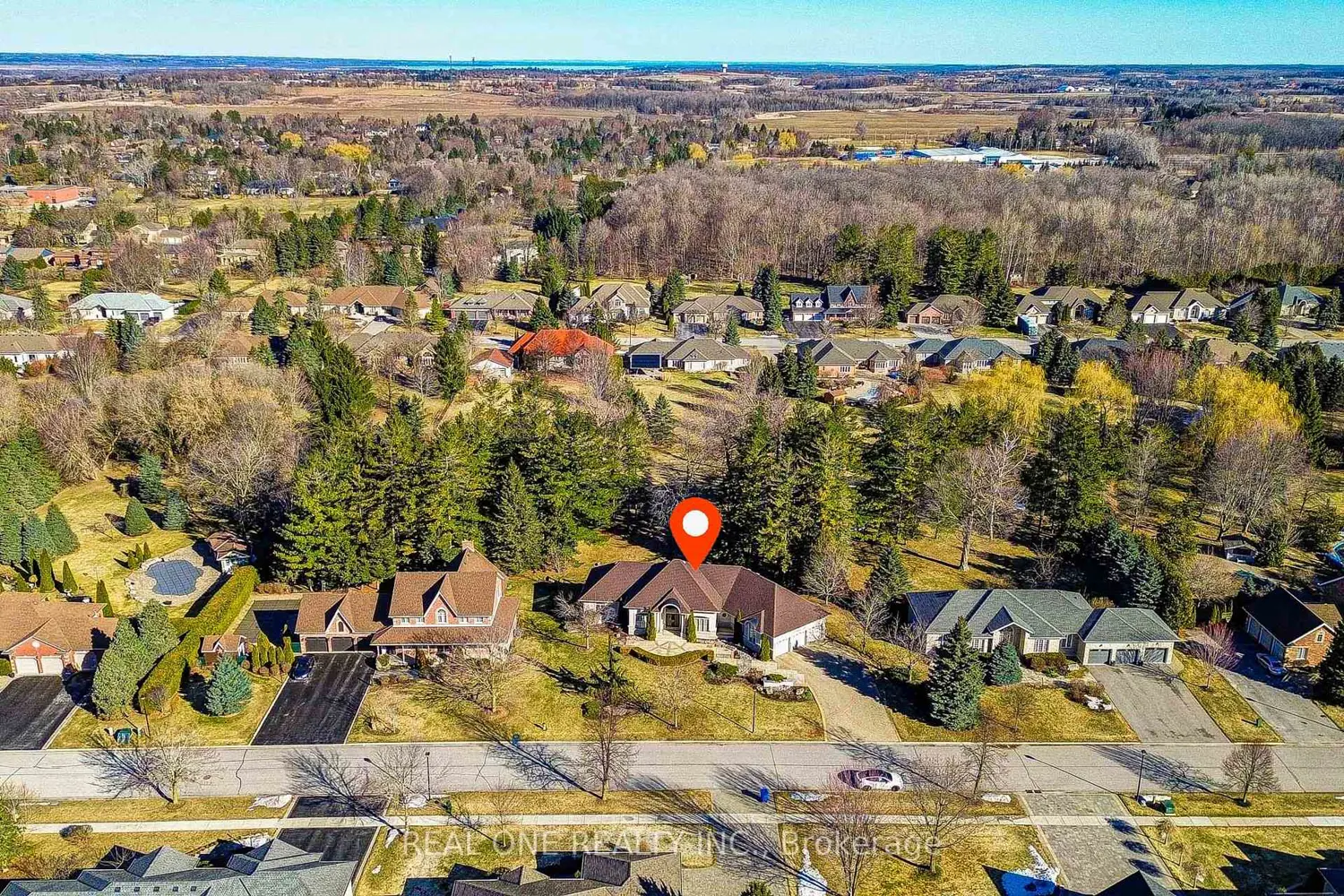24 Maplehyrn Avenue photo 3