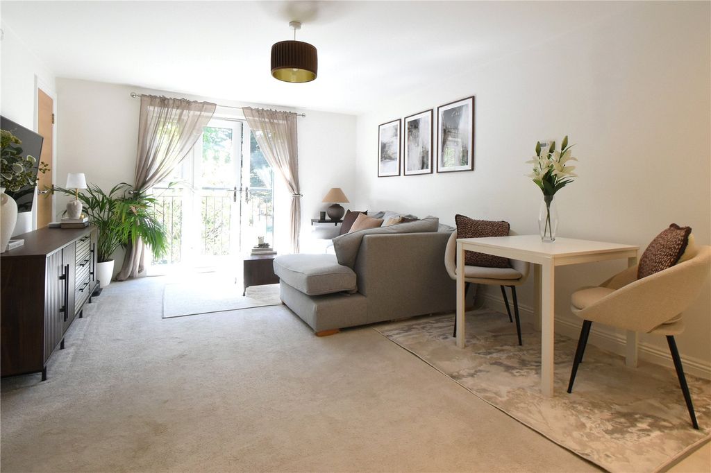 Additional image 10 of 2 bed flat for saleCarter Court, Hook, Hampshire RG27