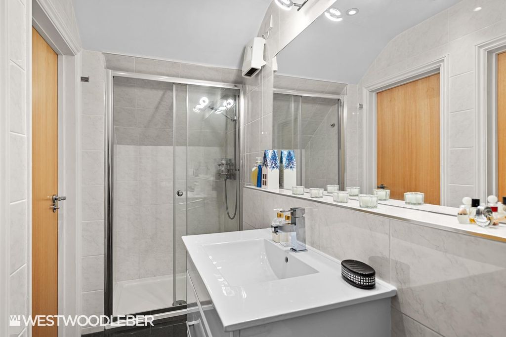 Additional image 21 of 3 bed flat for salePlomer Avenue, Hoddesdon EN11