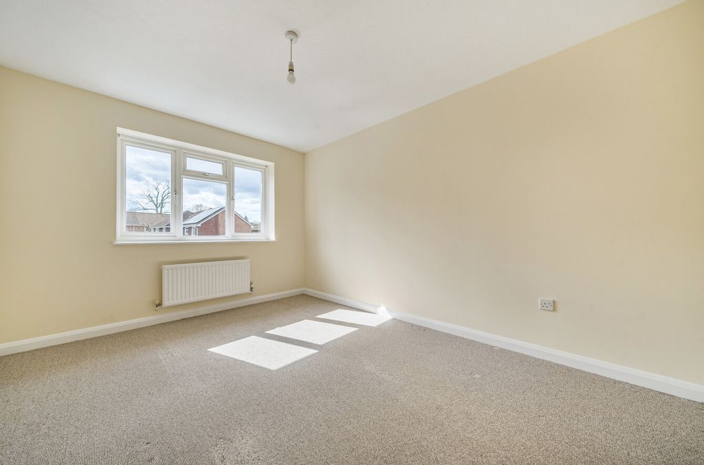 Additional image 6 of 4 bed detached house for saleOaktree Drive, Hook, Hampshire RG27