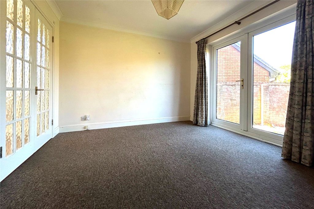 Additional image 18 of 4 bed detached house for saleDriftway Road, Hook, Hampshire RG27
