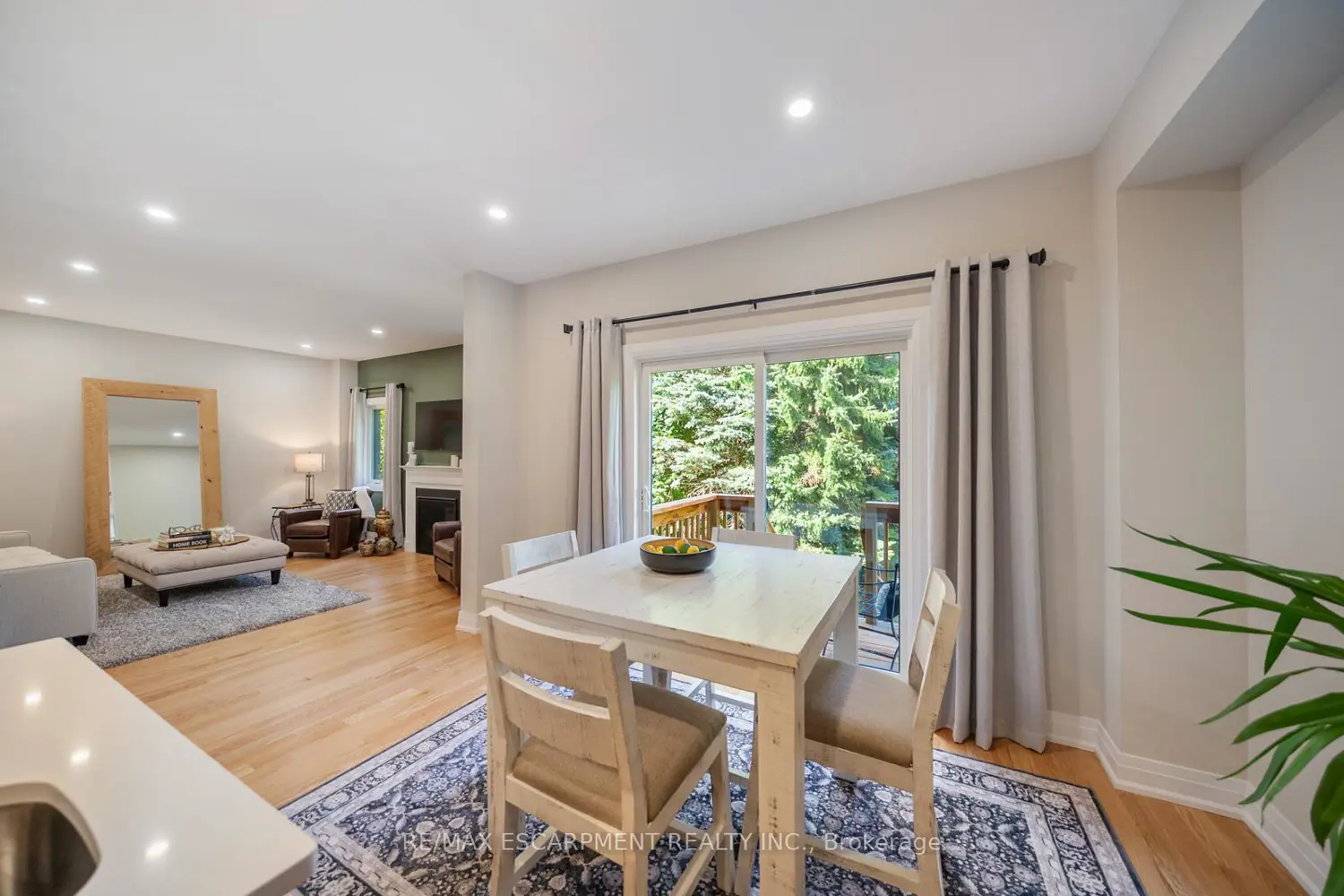 465 Adelaide Street photo 4
