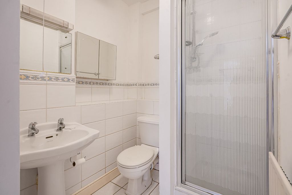 Additional image 10 of 2 bed flat for saleMilton Road, Harpenden AL5