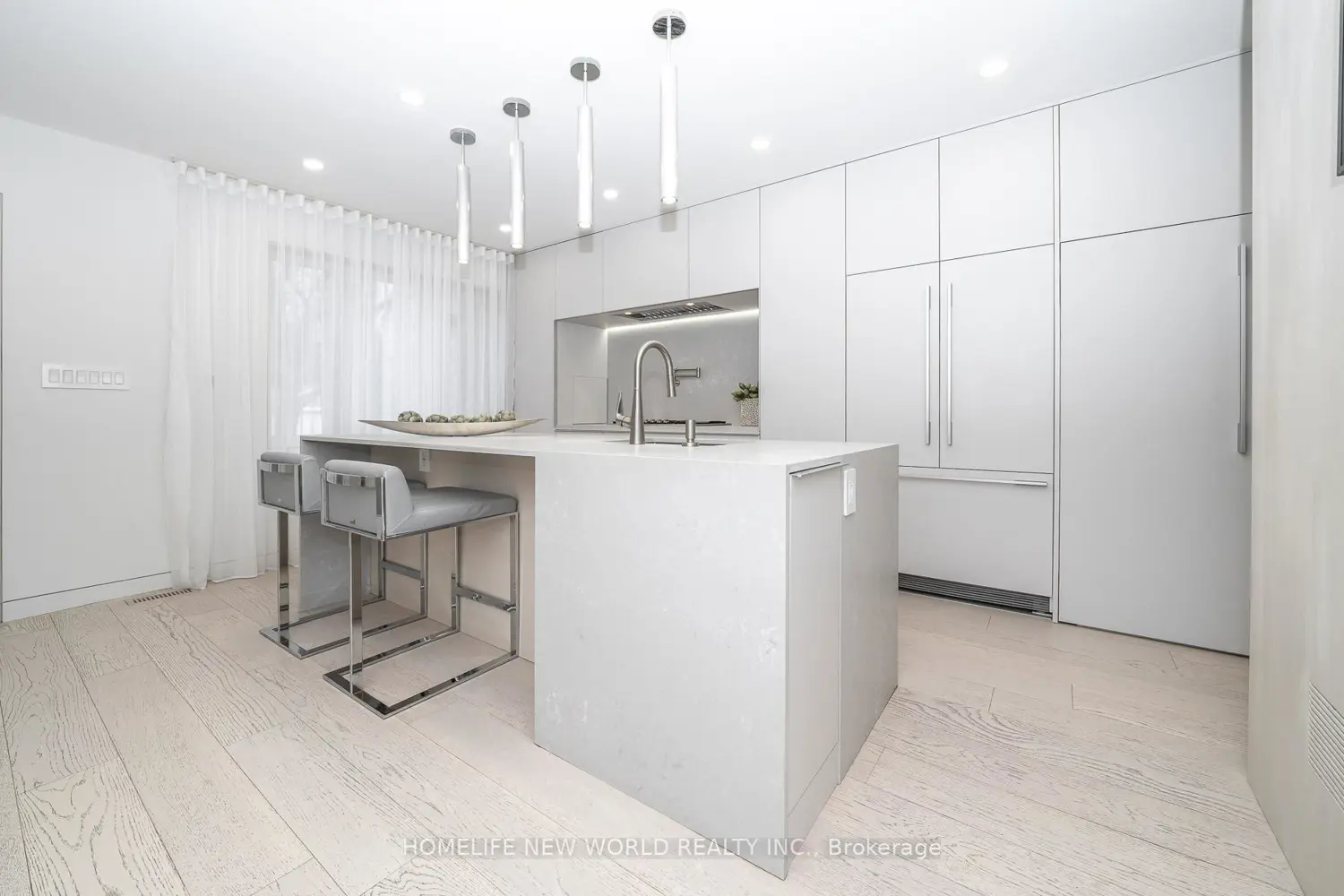 30 Carling Avenue photo 4
