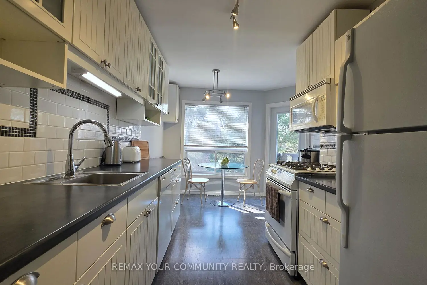 210 Highland Crescent 19 photo 5