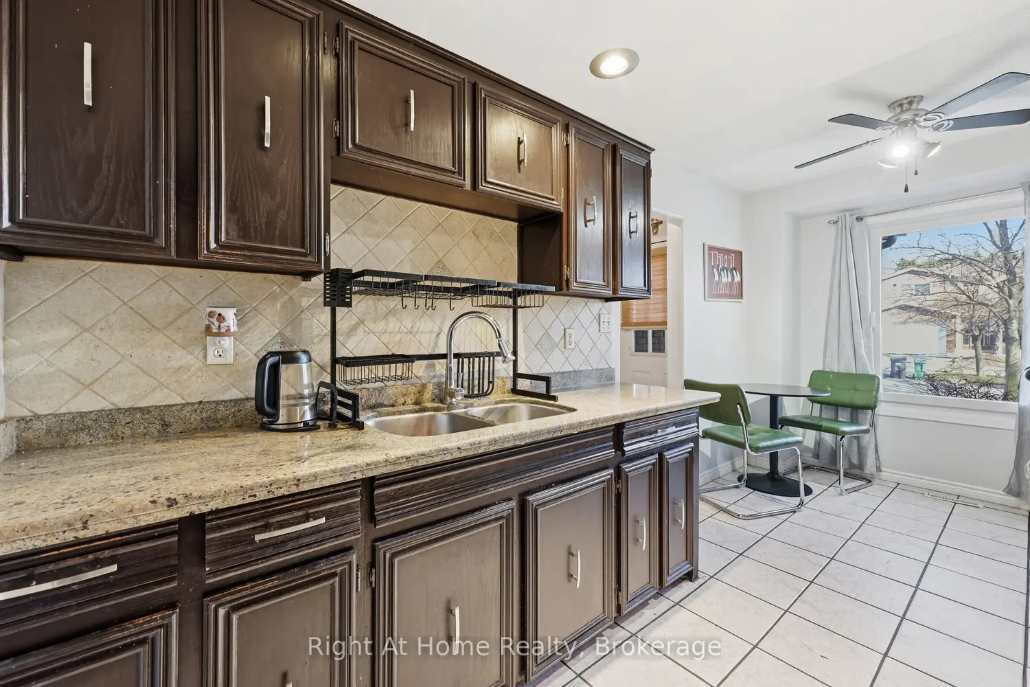 136 Elderwood Place photo 5