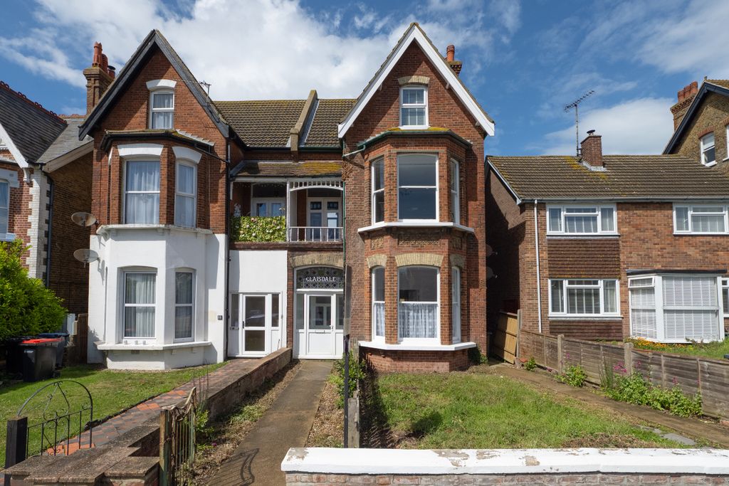 2 bed flat for saleBeltinge Road, Herne Bay, Kent CT6